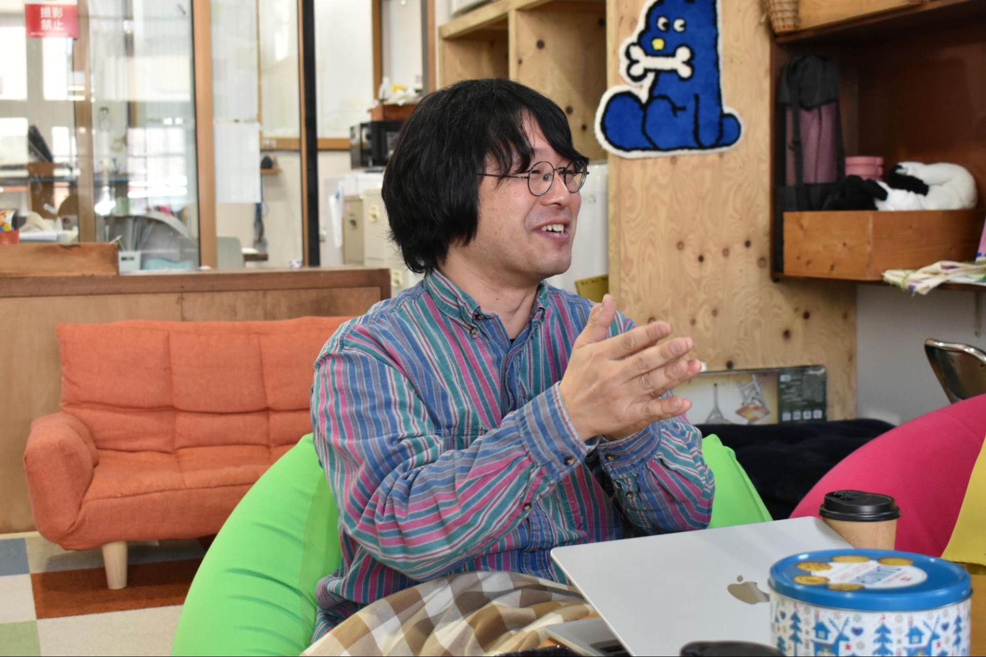 座談会のコアゼさんの写真