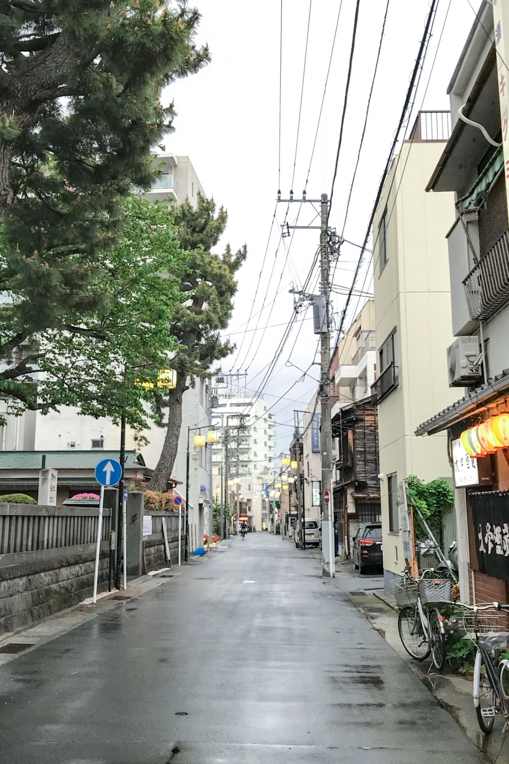 宮小路。この通りの左手側に松原神社、右奥にGoodTripがある。