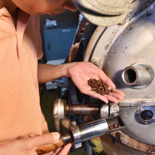 コーヒー豆の焙煎の様子